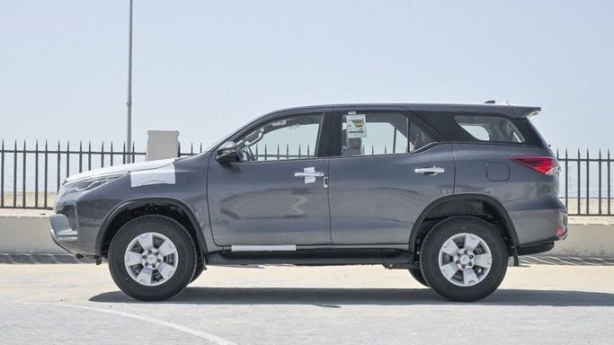 جديدة Toyota Fortuner فيس ليفت الثاني, 2.7 l, 2024 في في دبي من Atlantis Motors FZE، اللون رمادي. مواصفات الخليج | AUTO.AE | إعلان #266435