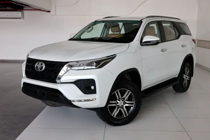 Used Toyota Fortuner II Facelift, 4.0 l, 2023 in Dubai by AL MARWA CARS, White color. GCC Specs | AUTO.AE | Listing #267016