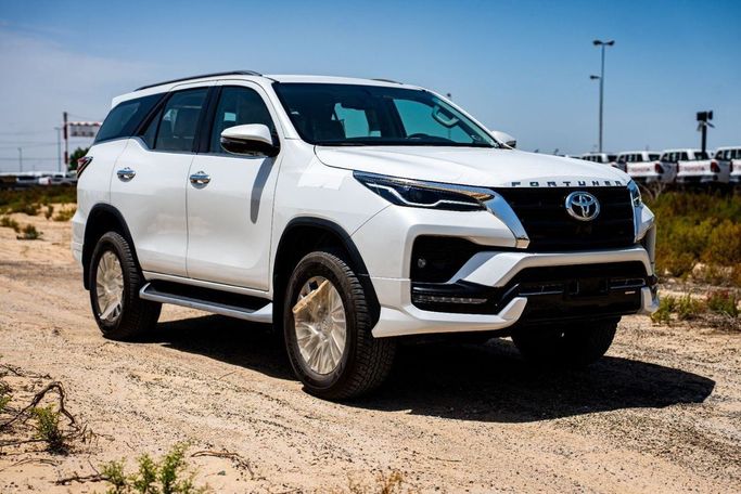 Новый Toyota Fortuner II Рестайлинг, 4.0 л, 2025 в Дубае от Hussein Ghulam Motors FZCO Белый цвет.  | AUTO.AE | Объявление #267839