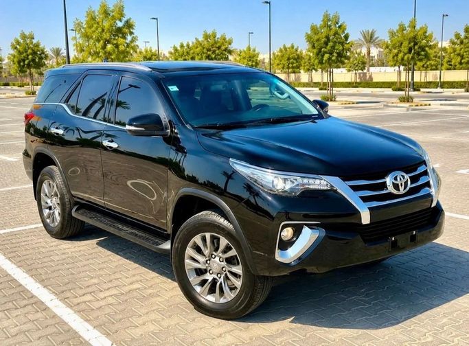 مستعملة Toyota Fortuner ثانياً, 2.8 l, 2019 في في دبي من Humera automobile fze، اللون أسود. مواصفات الخليج | AUTO.AE | إعلان #271290