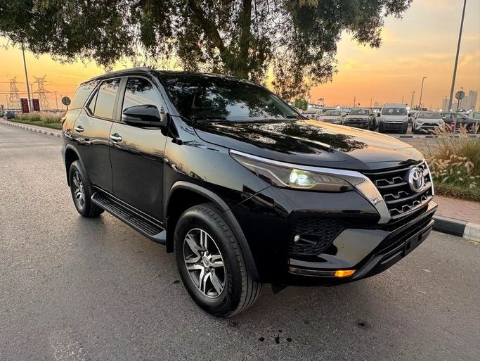 مستعملة Toyota Fortuner فيس ليفت الثاني, 4.0 l, 2022 في في دبي من Shalimar، اللون أسود. مواصفات الخليج | AUTO.AE | إعلان #271548
