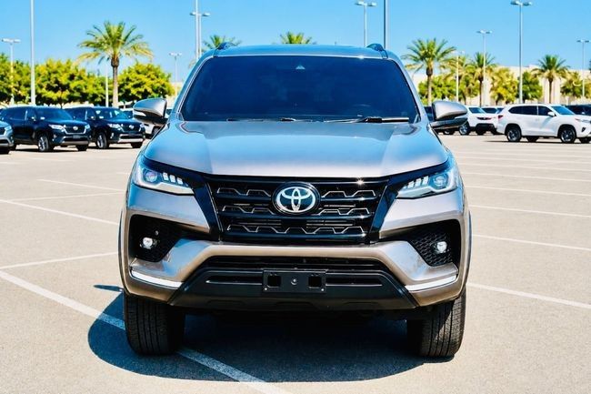 Подержанный Toyota Fortuner II Рестайлинг, 2.8 л, 2020 в ОАЭ, Дубай от WORLDLINK AUTOMOBILE FZE Коричневый цвет. Японская | AUTO.AE | Объявление #276704