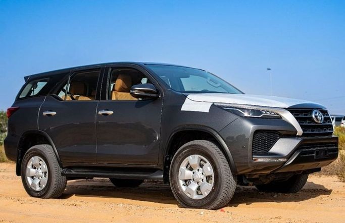 Новый Toyota Fortuner II Рестайлинг, 2.4 л, 2025 в ОАЭ, Дубай от Hussein Ghulam Motors FZCO Серый цвет. GCC | AUTO.AE | Объявление #278315