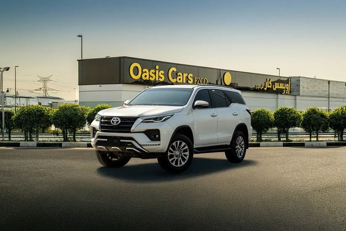 Подержанный ⁦Toyota Fortuner II Рестайлинг, 4.0 л, 2024⁩ в ОАЭ, Дубай от OASIS CARS Белый цвет. GCC | AUTO.AE | Объявление #286969