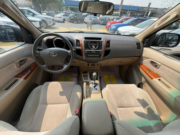 مستعملة Toyota Fortuner أنا فيس ليفت، 4.0 لتر، 2011 في الإمارات، دبي من Philippine Used Cars Showroom، اللون أسود. مواصفات الخليج | AUTO.AE | إعلان #295443 — صورة 13 من 14
