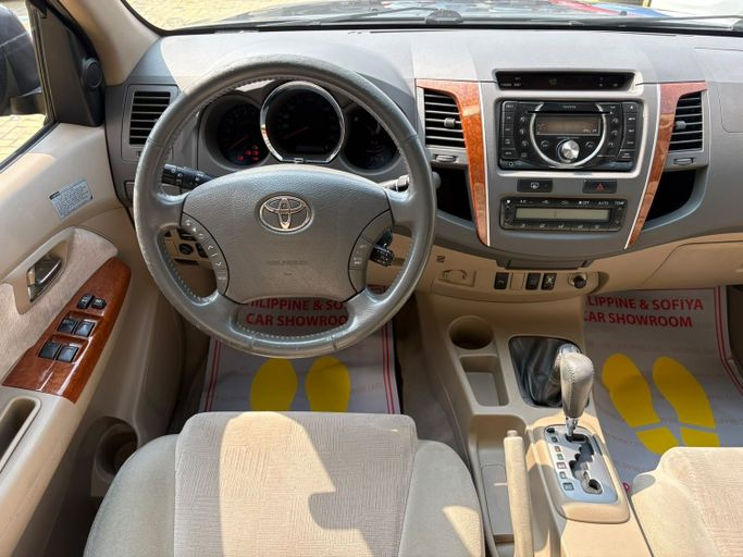 مستعملة Toyota Fortuner أنا فيس ليفت، 4.0 لتر، 2011 في الإمارات، دبي من Philippine Used Cars Showroom، اللون أسود. مواصفات الخليج | AUTO.AE | إعلان #295443 — صورة 14 من 14