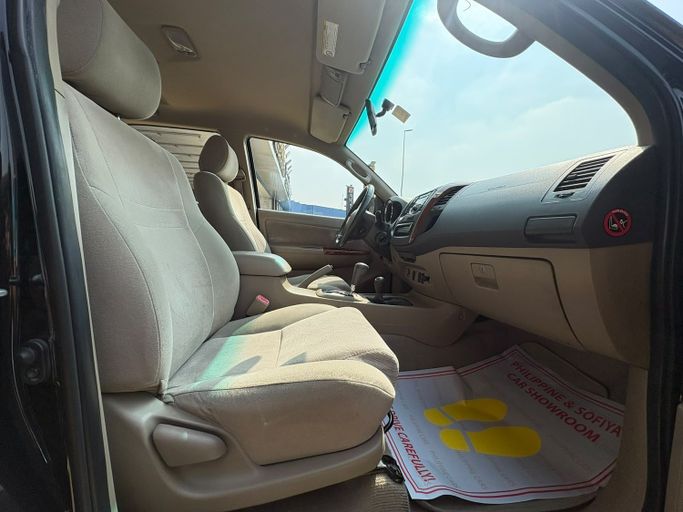 مستعملة Toyota Fortuner أنا فيس ليفت، 4.0 لتر، 2011 في الإمارات، دبي من Philippine Used Cars Showroom، اللون أسود. مواصفات الخليج | AUTO.AE | إعلان #295443 — صورة 10 من 14
