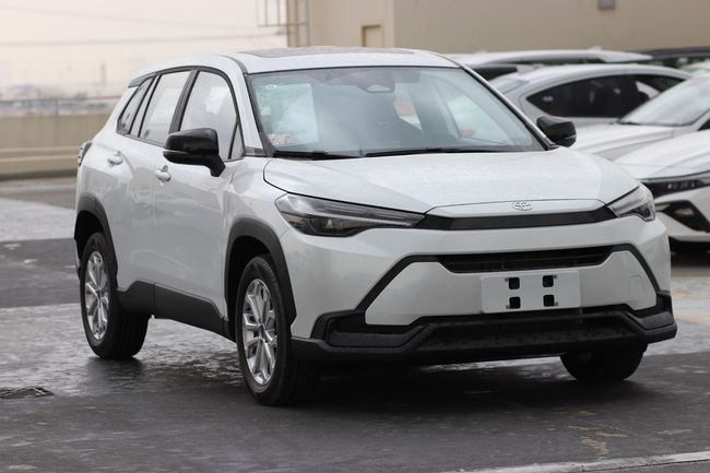 New Toyota Frontlander, 2.0 l, 2025 in Dubai by AL SHERAA AL MALAKI, White color. Chinese Specs | AUTO.AE