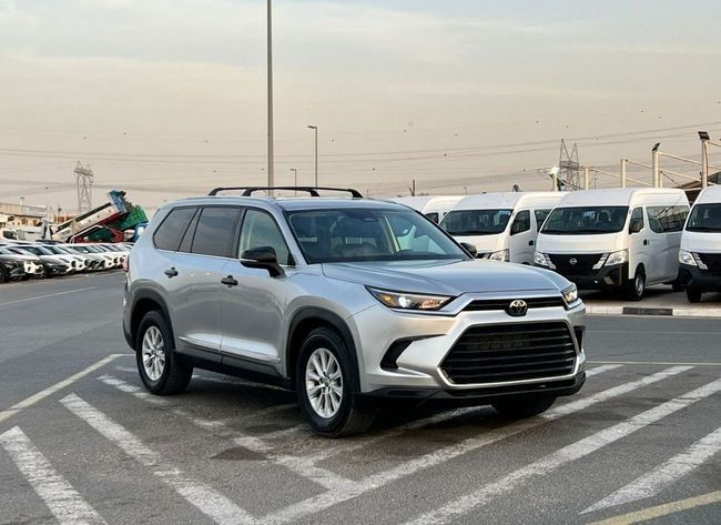 مستعملة Toyota Grand Highlander, 2.4 l, 2024 في في دبي من SIKANDAR MOTORS، اللون فضي. المواصفات الأمريكية | AUTO.AE