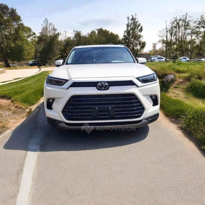 Новый Toyota Grand Highlander, 2.4 л, 2025 в Дубае от Auto Vision LLC Белый цвет.  | AUTO.AE