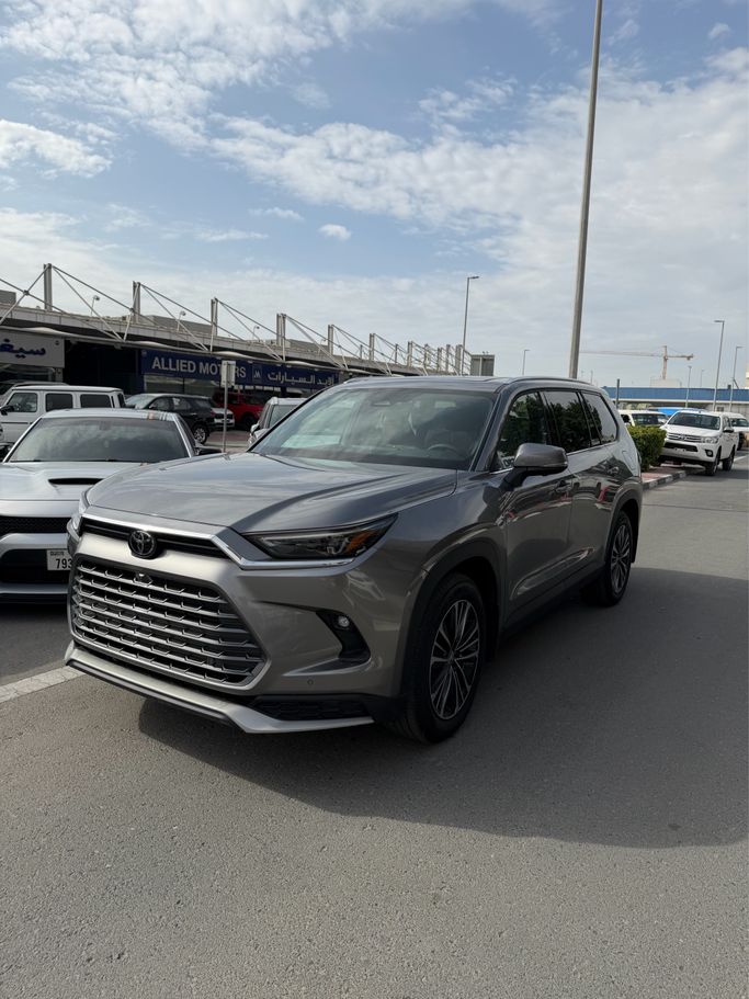 جديدة Toyota Grand Highlander, 2.4 l, 2026 في في دبي، اللون برونزي. المواصفات الكندية | AUTO.AE | إعلان #255222