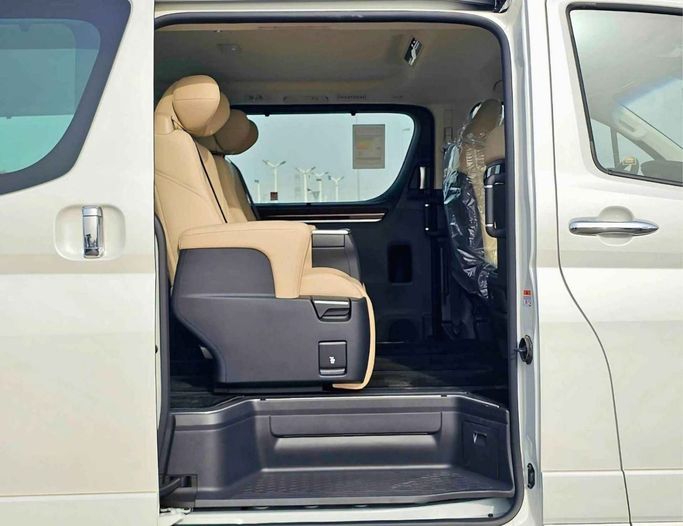 Новый Toyota Granvia II, 3.5 л, 2025 в Дубае от SK Motors Белый цвет. GCC | AUTO.AE
