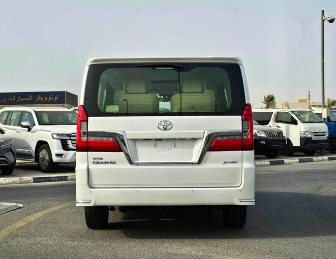 Новый Toyota Granvia II, 3.5 л, 2025 в Дубае от SK Motors Белый цвет. GCC | AUTO.AE