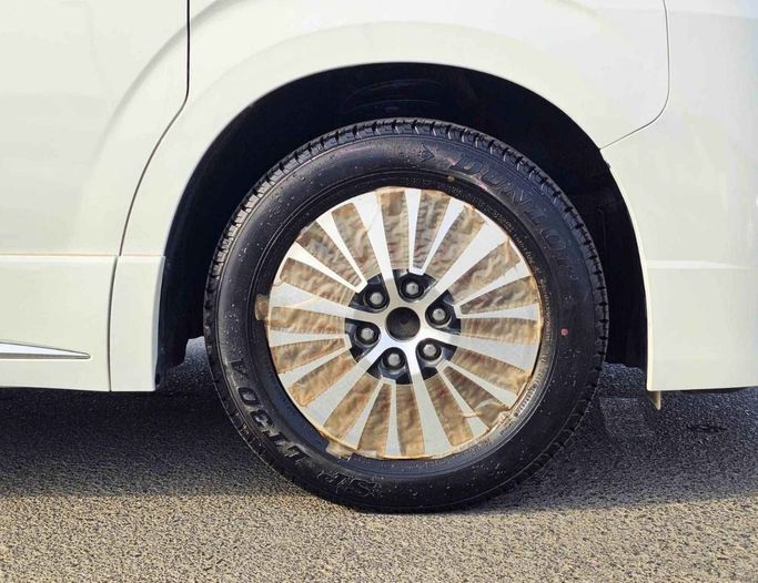 Новый Toyota Granvia II, 3.5 л, 2025 в Дубае от SK Motors Белый цвет. GCC | AUTO.AE