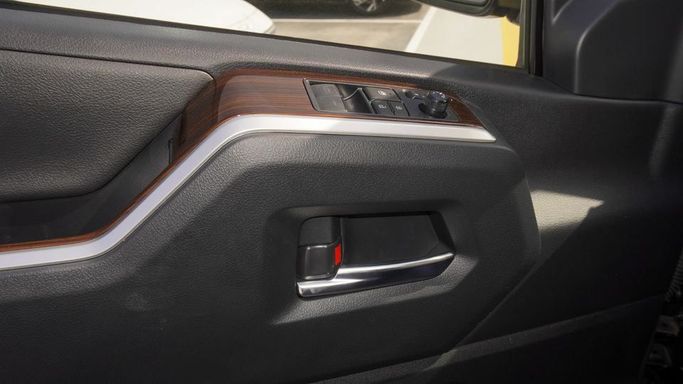 Новый Toyota Granvia II, 3.5 л, 2025 в Дубае от Najem Motors Черный цвет. GCC | AUTO.AE