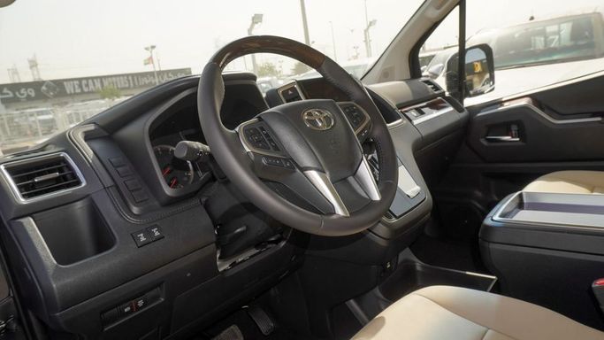 Новый Toyota Granvia II, 3.5 л, 2025 в Дубае от Najem Motors Черный цвет. GCC | AUTO.AE