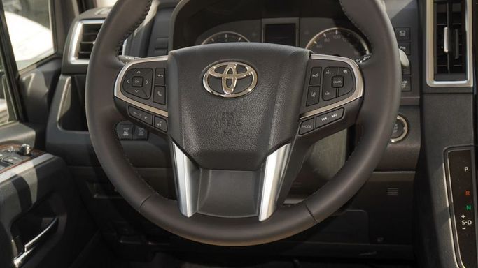 Новый Toyota Granvia II, 3.5 л, 2025 в Дубае от Najem Motors Черный цвет. GCC | AUTO.AE