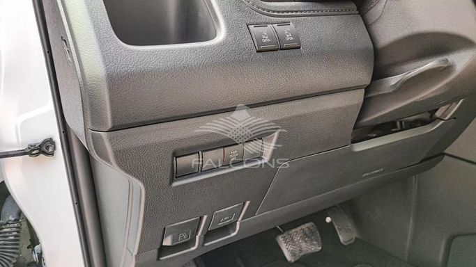 Новый Toyota Granvia II, 2.8 л, 2023 в Дубае от Falcons GT Motors FZCO Белый цвет. Other | AUTO.AE