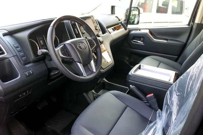 Новый Toyota Granvia XL40 (China Market), 2.5 л, 2025 в Дубае от Formula Motors Черный цвет. GCC | AUTO.AE