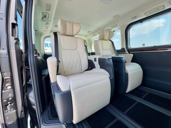 Новый Toyota Granvia II, 3.5 л, 2025 в Дубае от Titanum Cars Черный цвет. GCC | AUTO.AE