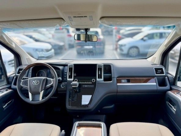 Новый Toyota Granvia II, 3.5 л, 2025 в Дубае от Titanum Cars Черный цвет. GCC | AUTO.AE