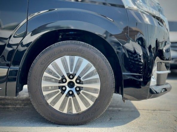 Новый Toyota Granvia II, 3.5 л, 2025 в Дубае от Titanum Cars Черный цвет. GCC | AUTO.AE