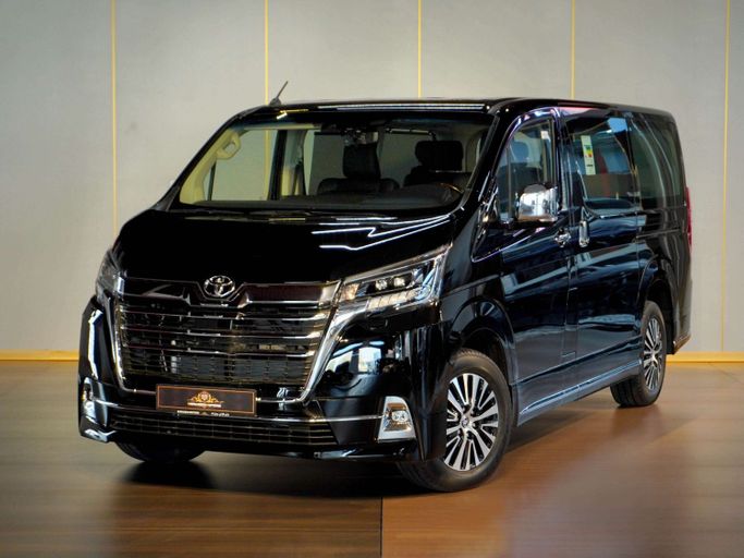 Новый Toyota Granvia II, 3.5 л, 2026 в Дубае от BARUGZAI MOTORS Черный цвет. GCC | AUTO.AE