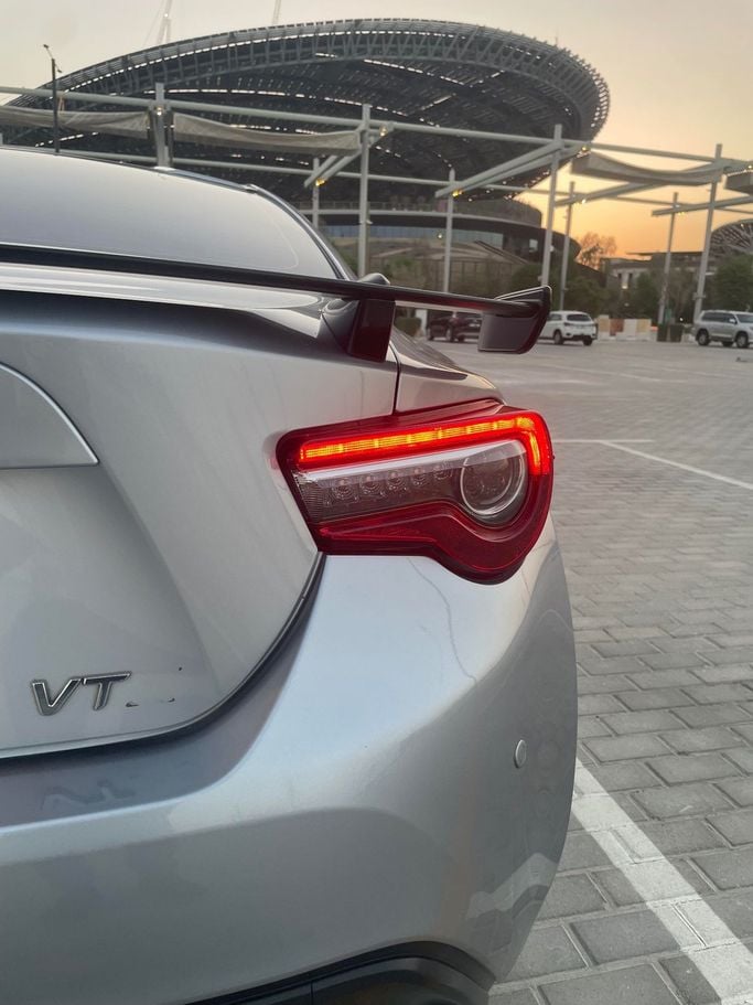 Used Toyota GT86 I Facelift, 2.0 l, 2019 in Dubai, Silver color. GCC Specs | AUTO.AE