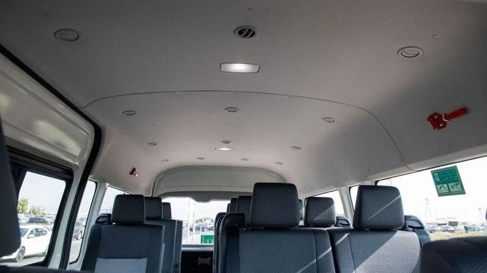 Новый Toyota HiAce H300, 3.5 л, 2025 в Дубае от Dresden Motors Белый цвет. GCC | AUTO.AE