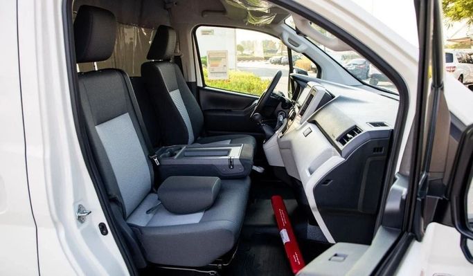 Новый Toyota HiAce H300, 3.5 л, 2025 в Дубае от Dresden Motors Белый цвет. GCC | AUTO.AE