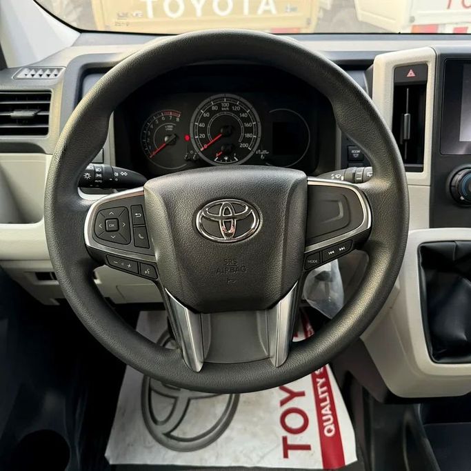 Новый Toyota HiAce H300, 3.5 л, 2025 в Дубае от Sola Motors Белый цвет. GCC | AUTO.AE