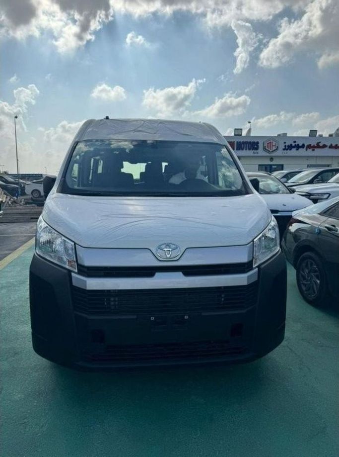 Новый Toyota HiAce H300, 3.5 л, 2025 в Дубае от Mohamed Hakim Motors Белый цвет. GCC | AUTO.AE