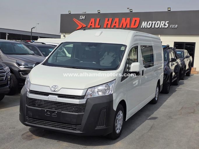 Подержанный Toyota HiAce H300, 2.8 л, 2023 в Дубае от Alhamd Motors Белый цвет. Other | AUTO.AE
