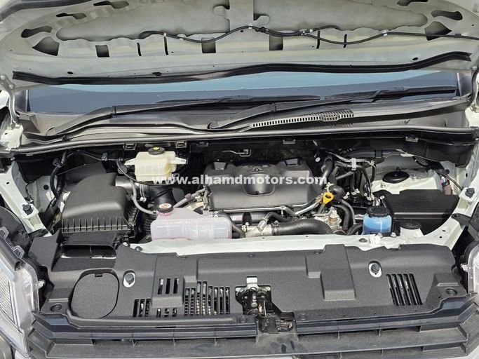 Подержанный Toyota HiAce H300, 2.8 л, 2023 в Дубае от Alhamd Motors Белый цвет. Other | AUTO.AE