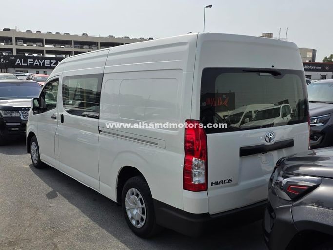 Подержанный Toyota HiAce H300, 2.8 л, 2023 в Дубае от Alhamd Motors Белый цвет. Other | AUTO.AE