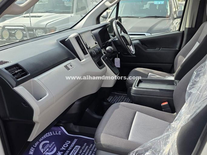 Подержанный Toyota HiAce H300, 2.8 л, 2023 в Дубае от Alhamd Motors Белый цвет. Other | AUTO.AE