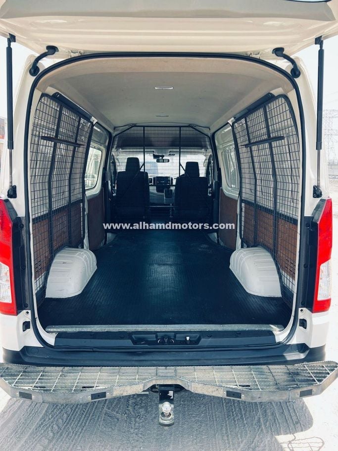 Подержанный Toyota HiAce H300, 2.8 л, 2019 в Дубае от Alhamd Motors Белый цвет. Other | AUTO.AE