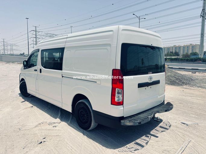 Подержанный Toyota HiAce H300, 2.8 л, 2019 в Дубае от Alhamd Motors Белый цвет. Other | AUTO.AE