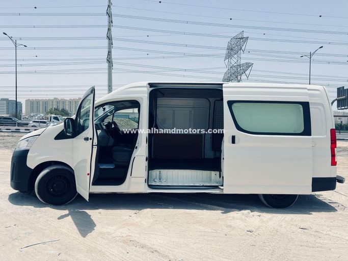 Подержанный Toyota HiAce H300, 2.8 л, 2019 в Дубае от Alhamd Motors Белый цвет. Other | AUTO.AE