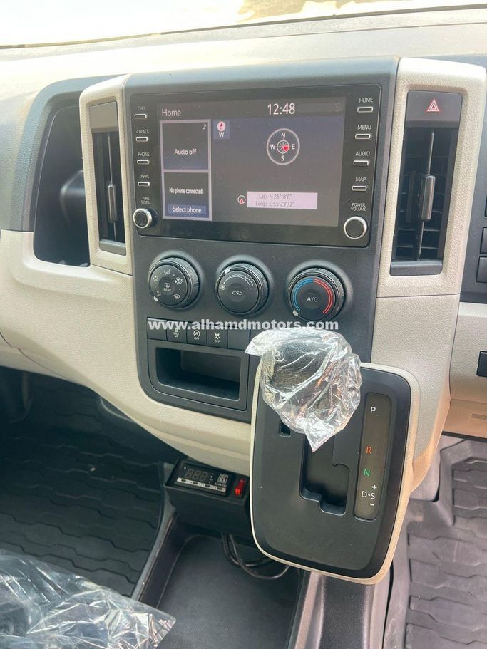 Подержанный Toyota HiAce H300, 2.8 л, 2020 в Дубае от Alhamd Motors Белый цвет. Other | AUTO.AE