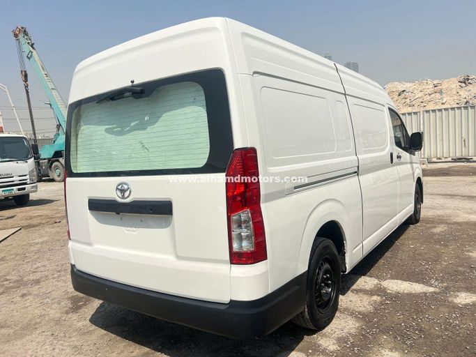 Подержанный Toyota HiAce H300, 2.8 л, 2020 в Дубае от Alhamd Motors Белый цвет. Other | AUTO.AE