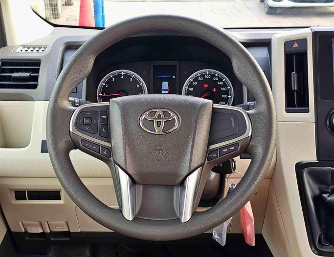 Новый Toyota HiAce H300, 3.5 л, 2025 в Дубае от SK Motors Белый цвет. GCC | AUTO.AE