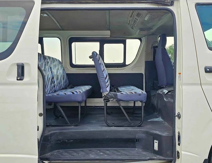 Новый Toyota HiAce H200 Рестайлинг, 2.7 л, 2022 в Дубае от SK Motors Белый цвет. GCC | AUTO.AE