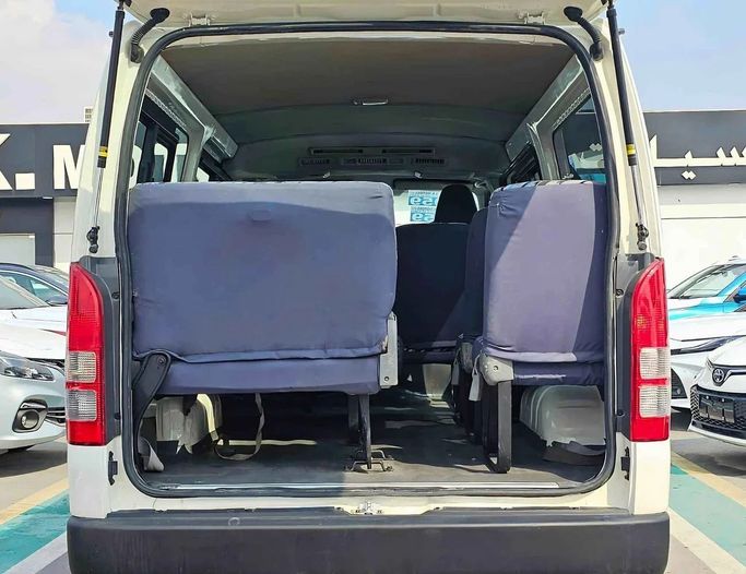 Новый Toyota HiAce H200 Рестайлинг, 2.7 л, 2022 в Дубае от SK Motors Белый цвет. GCC | AUTO.AE