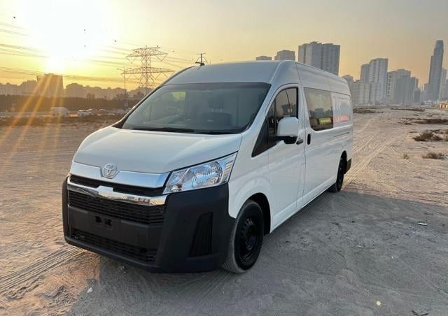 Подержанный Toyota HiAce H300, 2.8 л, 2021 в Дубае от Alhamd Motors Белый цвет. Other | AUTO.AE