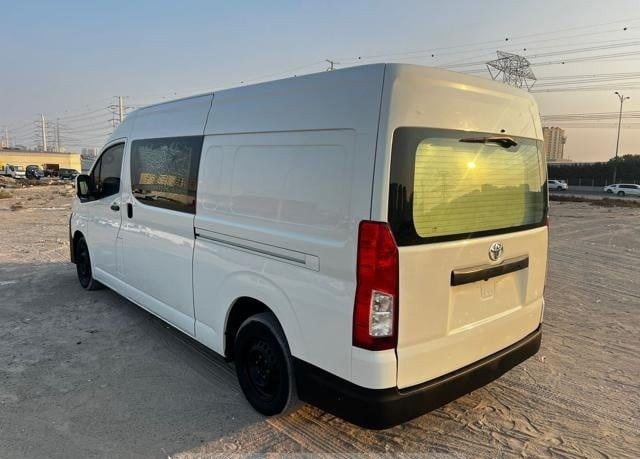 Подержанный Toyota HiAce H300, 2.8 л, 2021 в Дубае от Alhamd Motors Белый цвет. Other | AUTO.AE