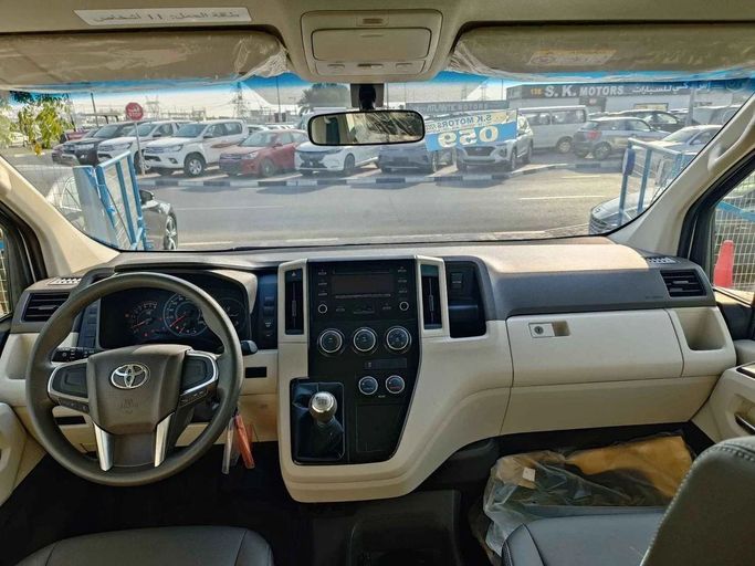 Новый Toyota HiAce H300, 3.5 л, 2025 в Дубае от SK Motors Белый цвет. GCC | AUTO.AE