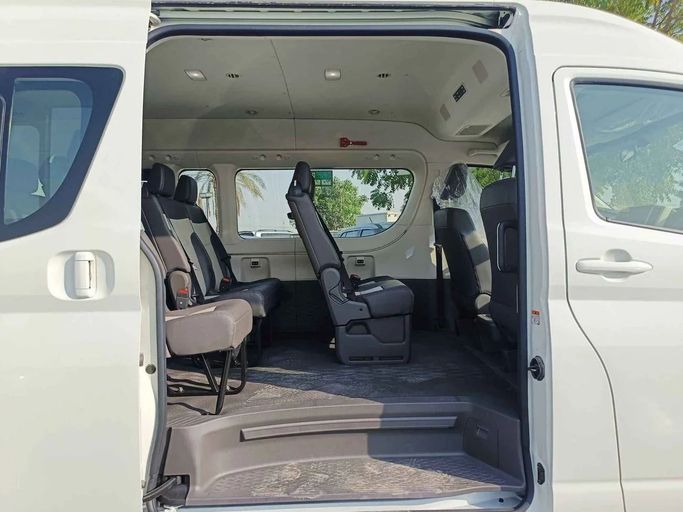 Новый Toyota HiAce H300, 3.5 л, 2025 в Дубае от SK Motors Белый цвет. GCC | AUTO.AE
