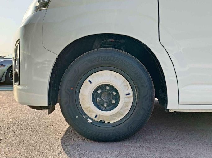 Новый Toyota HiAce H300, 3.5 л, 2025 в Дубае от SK Motors Белый цвет. GCC | AUTO.AE