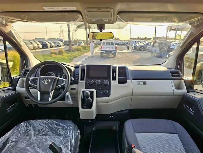 Новый Toyota HiAce H300, 2.8 л, 2025 в Дубае от SK Motors Белый цвет. GCC | AUTO.AE